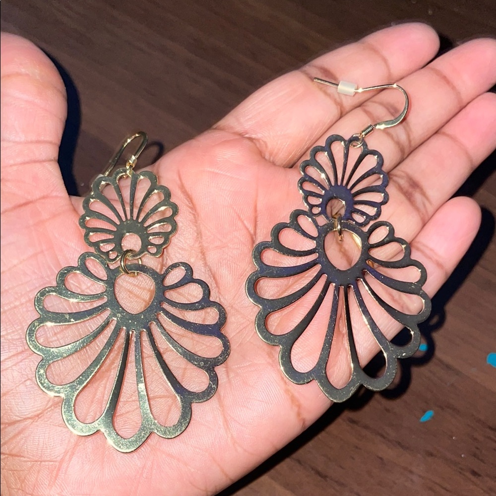 Elegant Gold Filigree Earrings